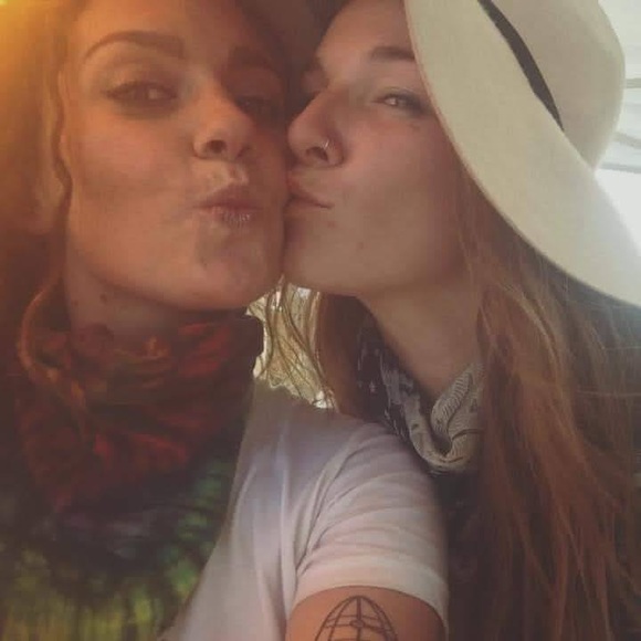 Meet your Posher, 🍋 - Picture 3 of 5